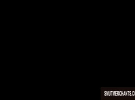 Busty Brunette Trong Bộ Đồ Lót Màu Hồng, Jenna Sixx Đang Đùa Giỡn Âm Hộ Cạo Hoàn Hảo Của Cô, Trong Rừng.