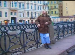 Cô Gái Tóc Nâu Trưởng Thành Của Người Nga Gợi Cảm Đang Đụ Một Chàng Trai Trẻ Và Rên Rỉ Trong Khi Đạt Cực Khoái Rất Dữ Dội